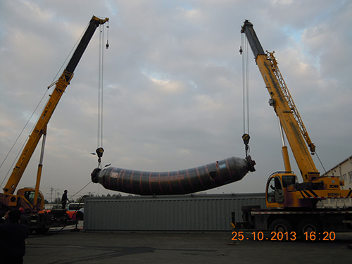 Armored floating hose loading